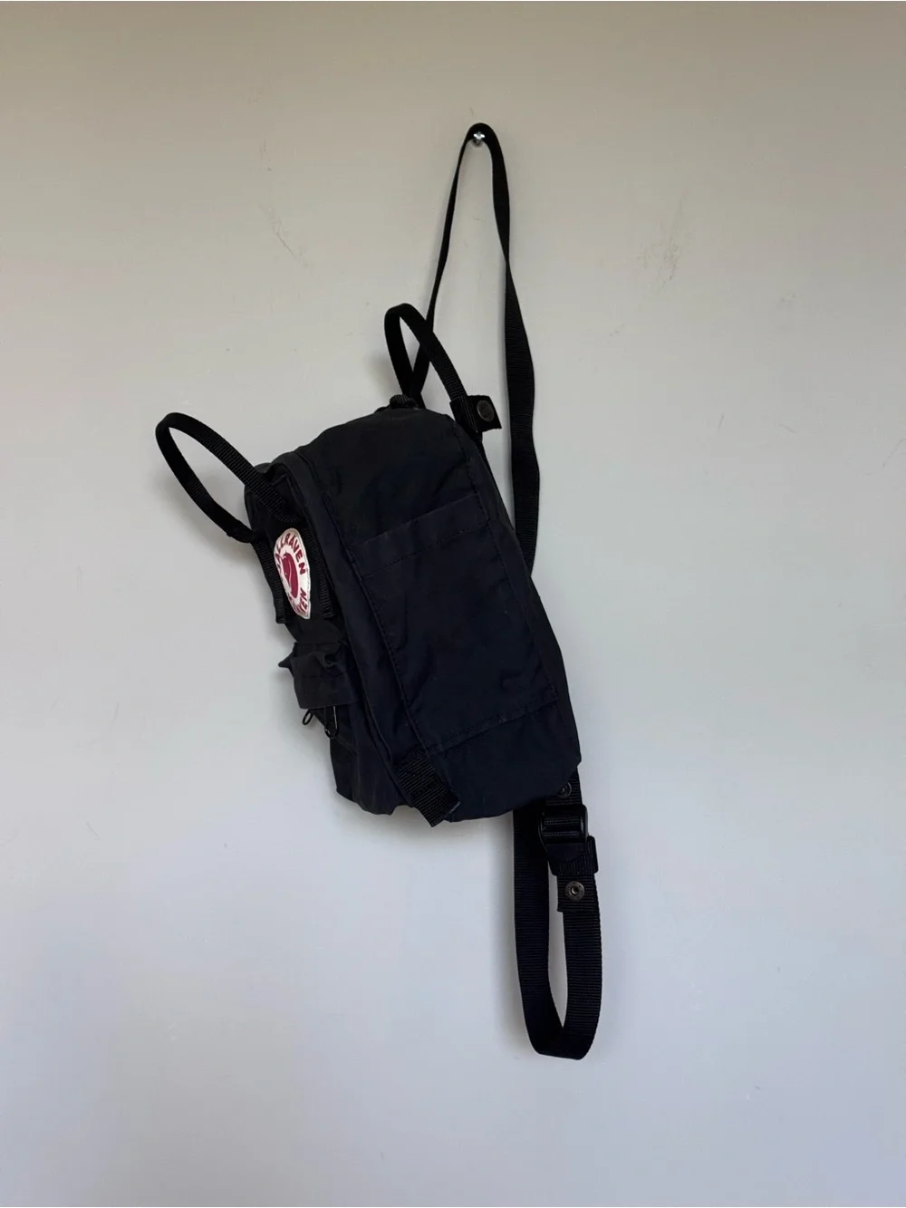 Authentic Fjällräven Kånken Mini Backpack - Classic Black Style 23561